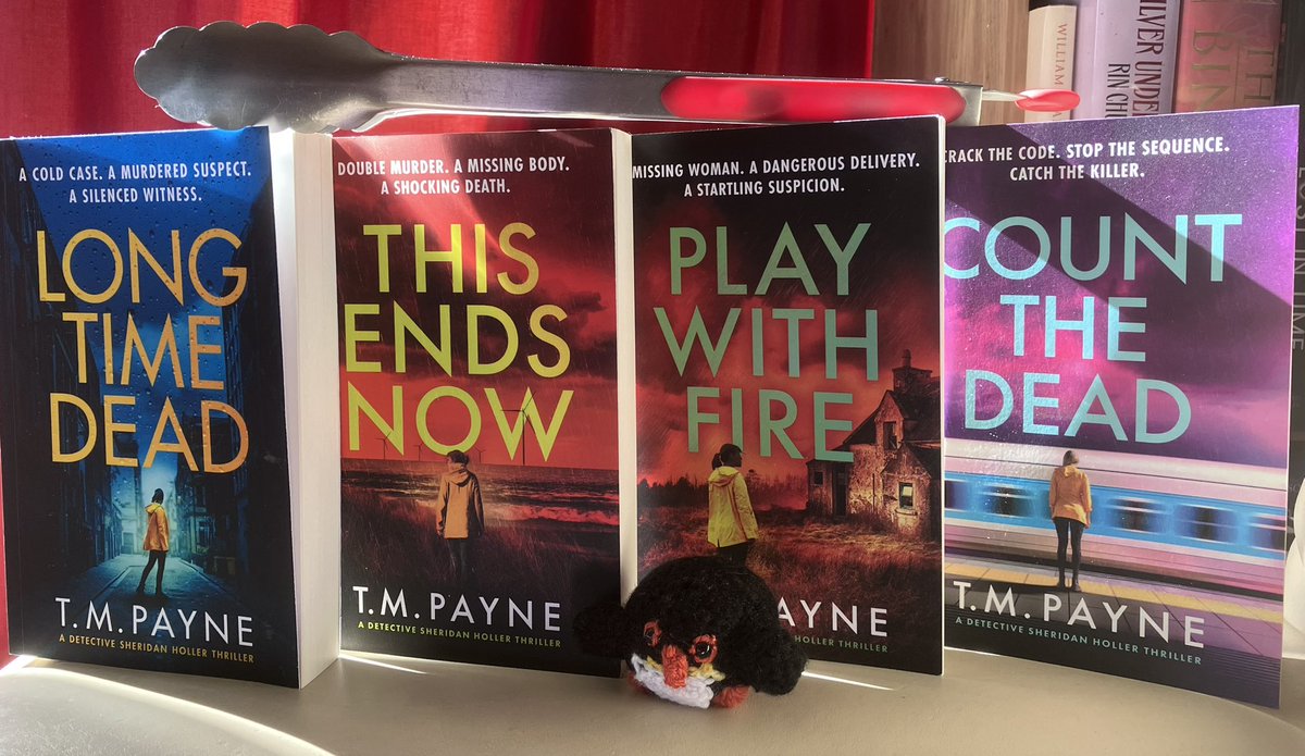 amwbooks's tweet photo. Continuing my series of Sunday Shelfie with books from my collection #16 this week another standout author of the police procedural/thriller #SundayShelfie @Tinap66Payne https://t.co/hDS7fFCvcO