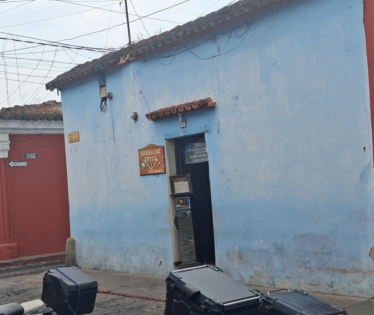 Hoy la antigua esta muy aburrida quien me acompaña a unas cervecitas!!!