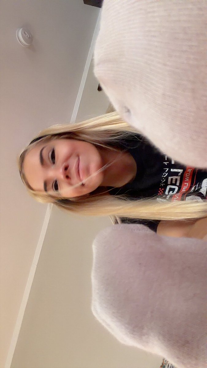 xx_linds's tweet image. ready to ruin you &amp;amp; take all your fucking  cash with these sweet feet. 
weak cucks .. approach eager to please daddy. i’m ready to take it all. 

#finD #FinSub #FootCuck #FootFreak