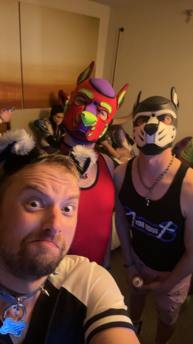frostbyte910's tweet photo. FWA2024 when I met the amazing ⁦@PupRuppy⁩ for my 40th bday room party. I miss room parties like this. #furry #pupplay #roomparty #furcon #fwa2024 #furryweekendatlanta #snowleopard #snep #fursuiter https://t.co/dR3goxllXX