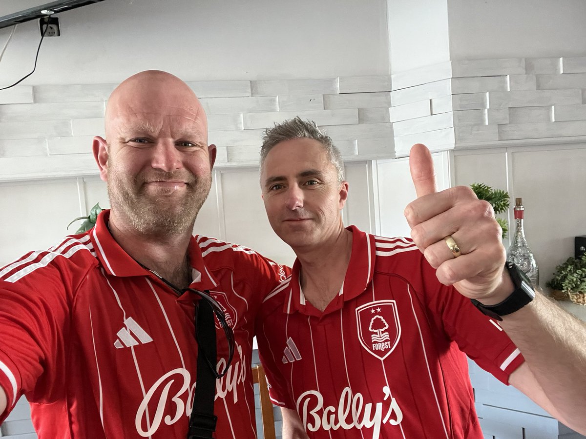 GorillaManFitn1's tweet image. I met Neil from @paddle_uk this afternoon in my Dads local in Spain 🇪🇸 he knows my old canoeing instructor Julie Gray who was also my physiotherapist and she got me walking again from wheelchair 💪🛶 #paddleuk #smallworld #builingconections #spainadventure2026 #ourbar