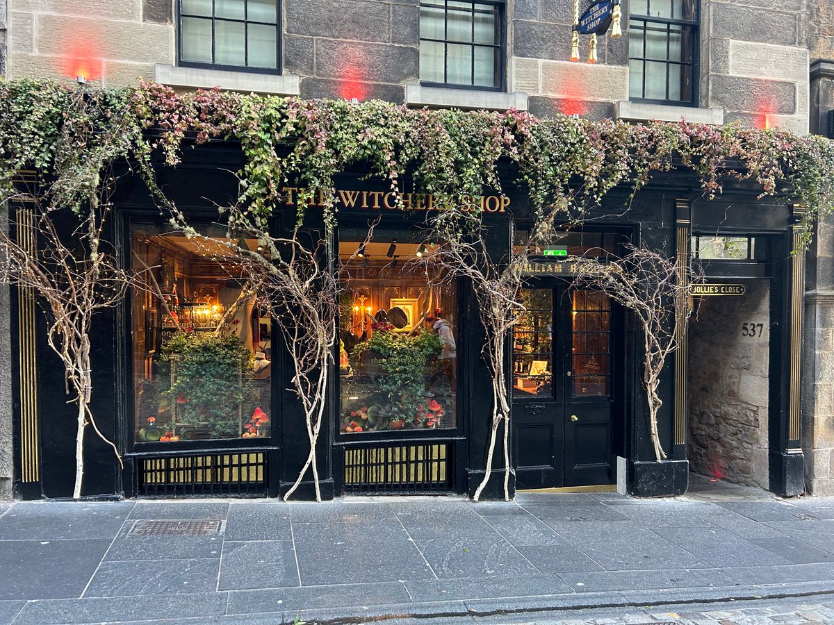 #Edinburgh everything ship shape.

Another great port.
Easy trip to the city.
A great day to spend.

#haiku #travel #cruise #rivercruise  #ABD #Disney  #DCL #follow #Azamara #AmaWaterways #TravelAgent
linktr.ee/2talltom