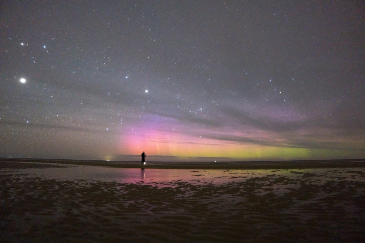 kamstra_raymond's tweet photo. Some shots from last nights 3 #Aurora, #northernlight substorms, taken at the Dutch island #Terschelling Around 00:15, 00:45, and 01:20 AM (local Time) Including some #Bioluminescence in the ocean.
@TamithaSkov @chunder10 @Vincent_Ledvina @Zeevonk_ @helgavanleur @StormchaserNL https://t.co/rXEaoMXJCF