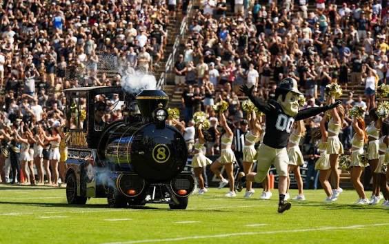 CafHalcomb's tweet photo. Thank you Purdue Football for the camp invite!! Can’t wait to compete this summer.
@wingtfreddyc 
@Gapdownlb27 
@FenwickFootball 
@fenwicksports 
@Bryan_Ault https://t.co/Jc5QFLcJtK