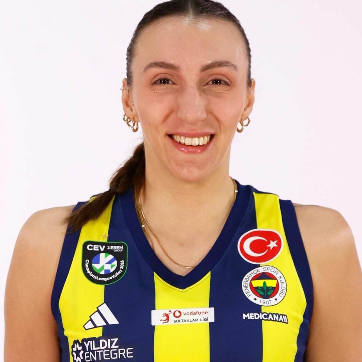 gibbybaris's tweet photo. 📌 Aslı Kalaç'ın 4 sezonluk Fenerbahçe macerası sona erdi

🟠 Transfer haberlerine göre Aslı, kulüp sezonundaki bir sonraki maçına gelecek sezon Eczacıbaşı forması ile çıkacak https://t.co/UjBJdMwCPd