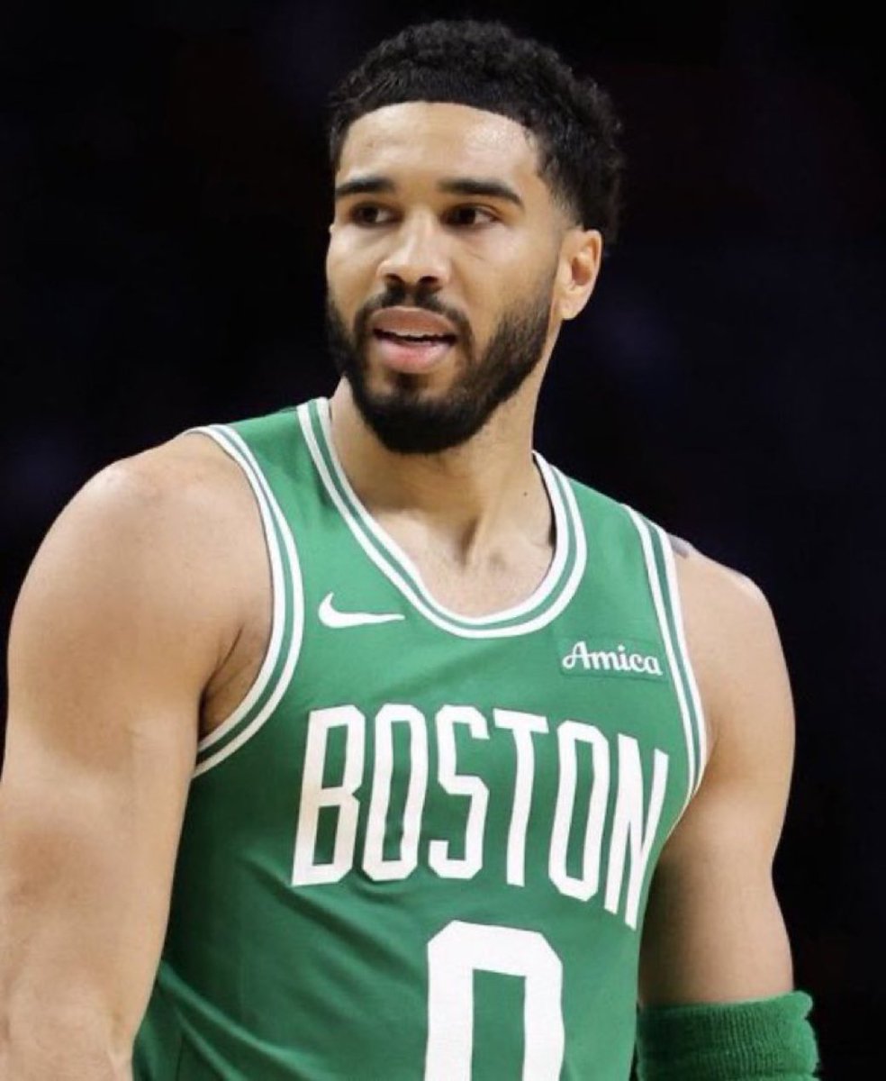 TheHoopCentral's tweet image. JAYSON TATUM AT HALFTIME:

21 POINTS
8 REBOUNDS 
4 ASSISTS 
2 STEALS
7/11 FGM
19 MINUTES 

🔥🔥🔥