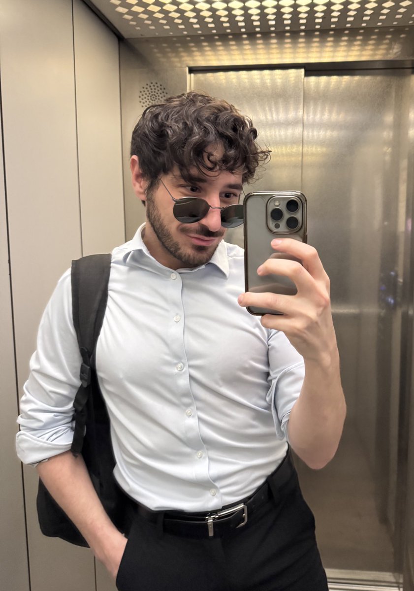 Madame L’ambassabiche tweet media