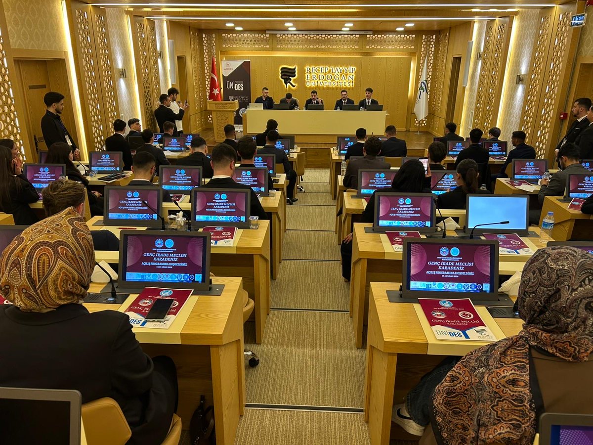 hberkeozdemir's tweet photo. Ülkü Ocakları Rize İl Başkanlığı Üniversiteler Biriminin ev sahipliğinde; Giresun, Artvin, Ordu, Trabzon, Gümüşhane ve Bayburt Üniversiteler birimleriyle birlikte düzenlenen “Genç İrade Meclisi Karadeniz” programının ikinci gününe katılım sağladık.
Gerçekleştirilen meclis simülasyonu çalışmalarıyla Karadeniz Bölgemizin meseleleri ele alınmış, katılımcıların fikir ve değerlendirmeleriyle verimli bir süreç yaşanmıştır.
Emeği geçen herkese teşekkür ederiz.🇹🇷