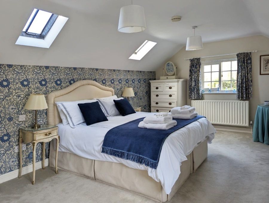 TheHolidayCots's tweet image. Pear Tree House is elegantly furnished throughout, offering a stylish setting for a relaxing stay. Sleeping up to 6 guests, it’s an ideal choice for families or groups looking to enjoy time together in a welcoming space.

🛏️ Sleeps 6
theholidaycottages.co.uk/north-yorkshir…

#HolidayHome #Family