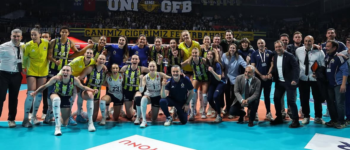 CubukluFile's tweet photo. Vodafone Sultanlar Ligi Final Play Off’u serisini 2-3, final maçını 1-3 kaybederek kupaya veda ediyoruz. Fenerbahçe Medicana için 2025-2026 sezonunun son maçıydı. https://t.co/eBAYtANg8r