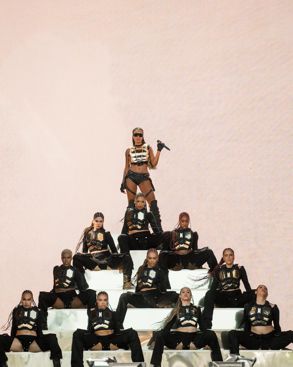 essa foto aqui é simplesmente icônica ✨️