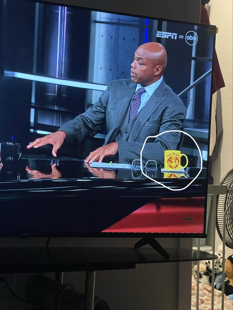 salterk97's tweet image. @espn Barkley…imma need that cup. 💞 #GoldenGirls #CharlesBarkley #espn
