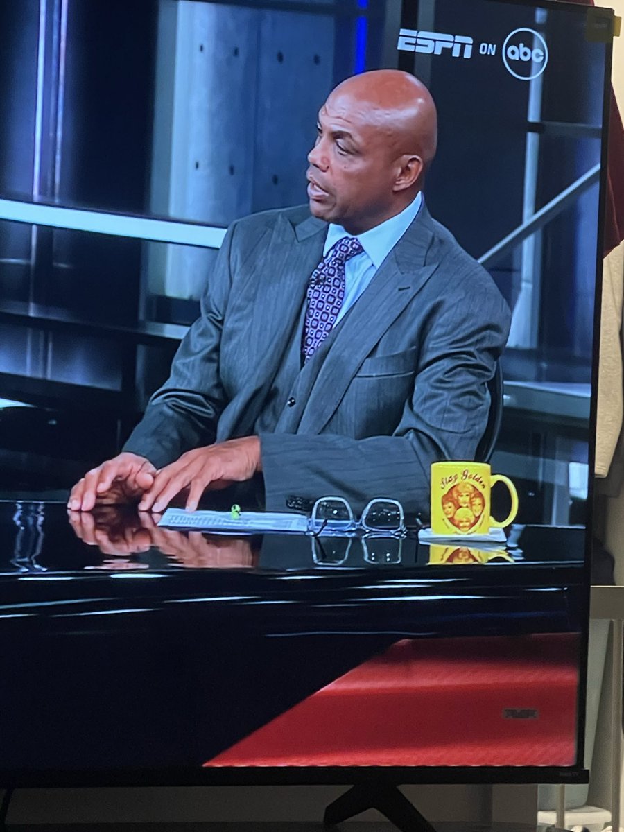 salterk97's tweet image. @espn Barkley…imma need that cup. 💞 #GoldenGirls #CharlesBarkley #espn
