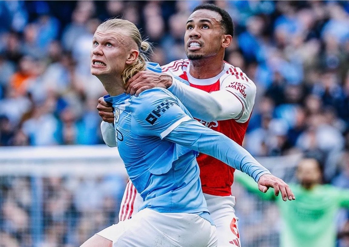 Fooootest's tweet photo. ガブリエウとのバトルを語るハーランド🇳🇴🗣️

「もし自分が倒れていたら、彼はレッドカードだったかもね。でも自分は、本当に激しくやられた時しか倒れない」

「簡単には倒れないし、あのイエローが出た理由もわからないよ。」

「ただ、正直に言って、彼は素晴らしい選手だった。いい勝負だったよ」 https://t.co/m4S2hkzHTW