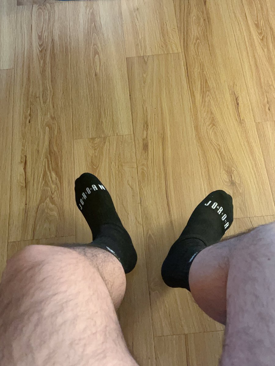 brinehu's tweet photo. 白🧦还是黑🧦 https://t.co/cr6AZiKdrg