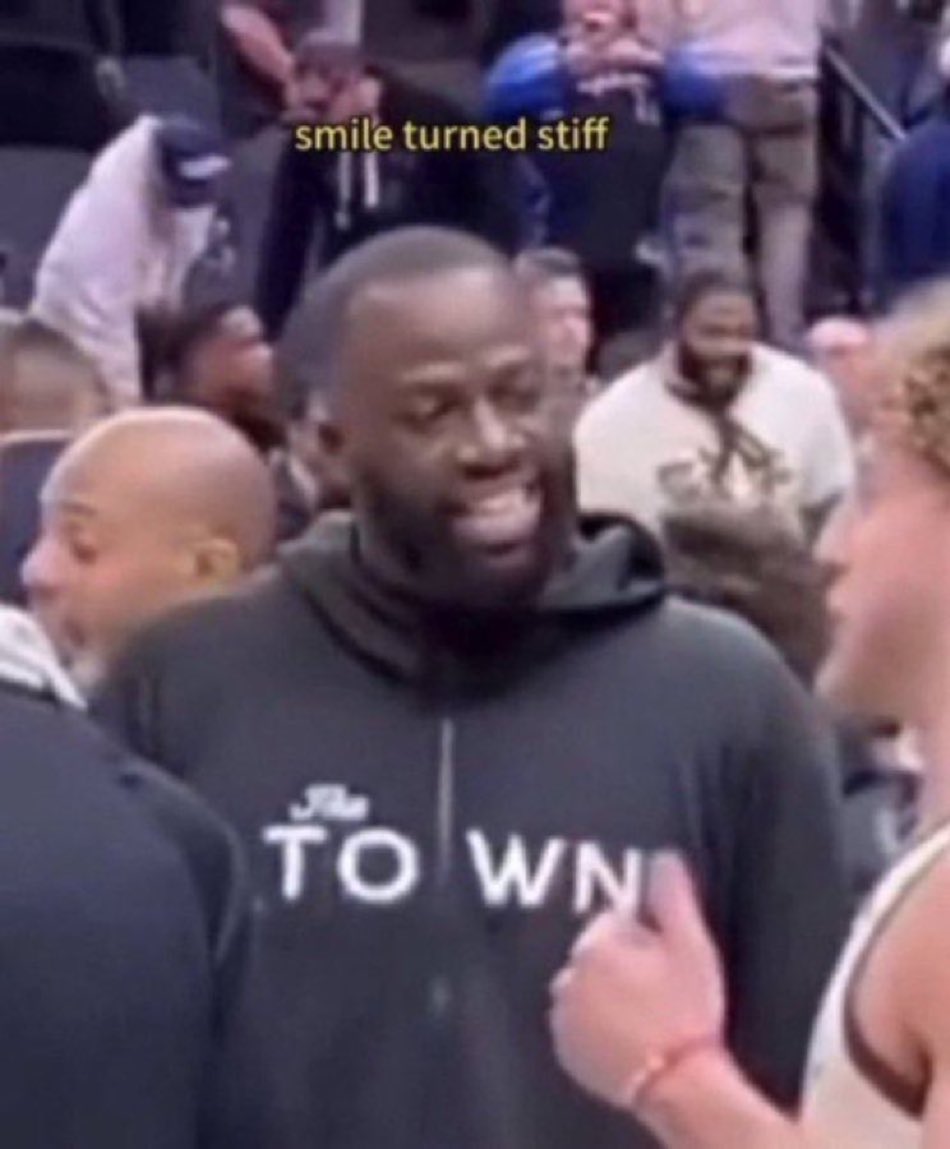 So_thatsdeja's tweet image. Bane flu game loading I’m #out