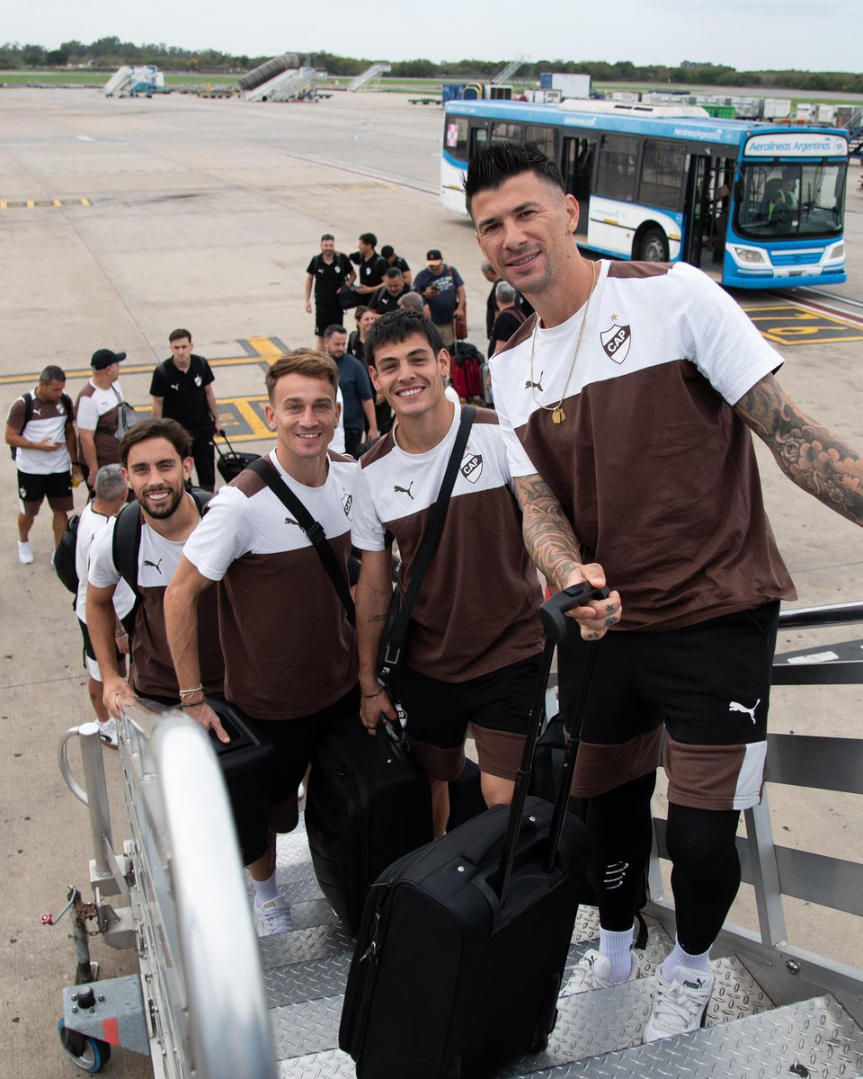 caplatense's tweet image. 𝘕𝘰𝘴 𝘧𝘶𝘪𝘮𝘰𝘴 🫡

💜 Siempre acompañados por @paxassistance. La asistencia al viajero oficial de #Platense🦑

#𝐎𝐫𝐠𝐮𝐥𝐥𝐨𝐌𝐚𝐫𝐫𝐨́𝐧🤎