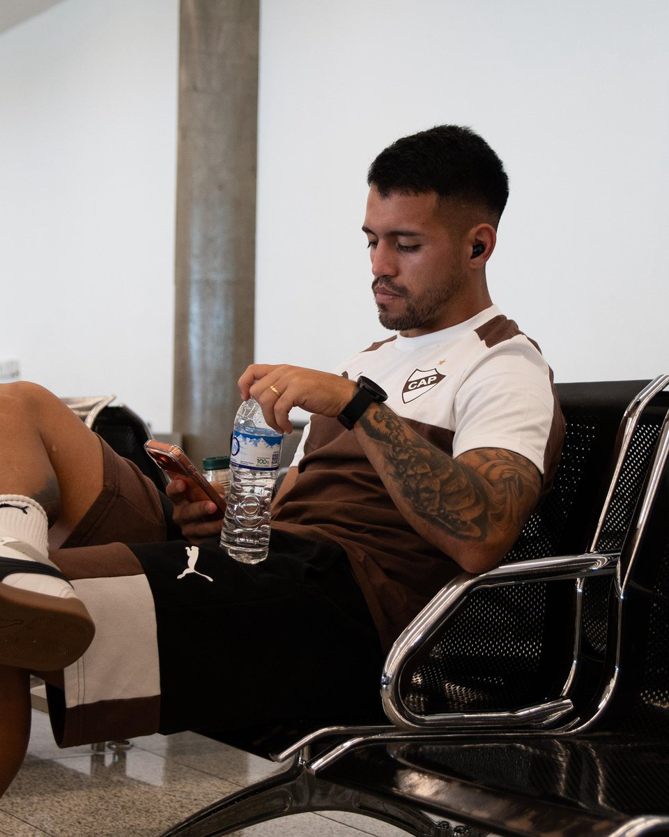 caplatense's tweet image. 𝘕𝘰𝘴 𝘧𝘶𝘪𝘮𝘰𝘴 🫡

💜 Siempre acompañados por @paxassistance. La asistencia al viajero oficial de #Platense🦑

#𝐎𝐫𝐠𝐮𝐥𝐥𝐨𝐌𝐚𝐫𝐫𝐨́𝐧🤎