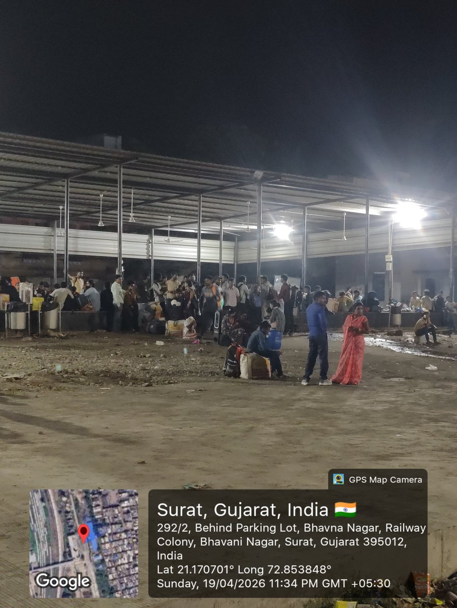 PankajMishraIR's tweet photo. @WesternRly  why you don't post an actual scenario ?  You post Geotaged photos and Videos and no crowd seen in your pics but same time same place i found Public in Udhna PF 6 side Holding area. Kya   @drmbct apni Image bacha rahe hai @AshwiniVaishnaw @PMOIndia  ke samne ? https://t.co/qwrpa3XyYr