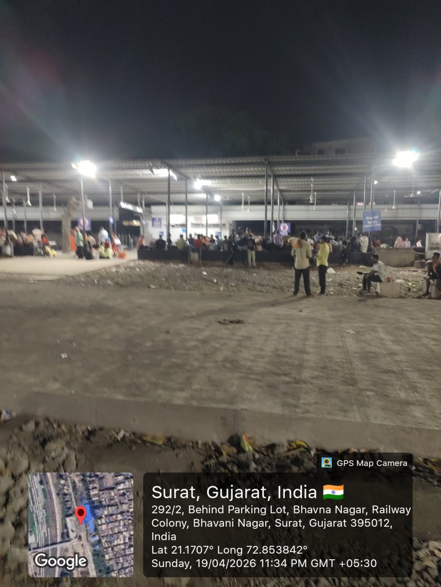 PankajMishraIR's tweet photo. @WesternRly  why you don't post an actual scenario ?  You post Geotaged photos and Videos and no crowd seen in your pics but same time same place i found Public in Udhna PF 6 side Holding area. Kya   @drmbct apni Image bacha rahe hai @AshwiniVaishnaw @PMOIndia  ke samne ? https://t.co/qwrpa3XyYr