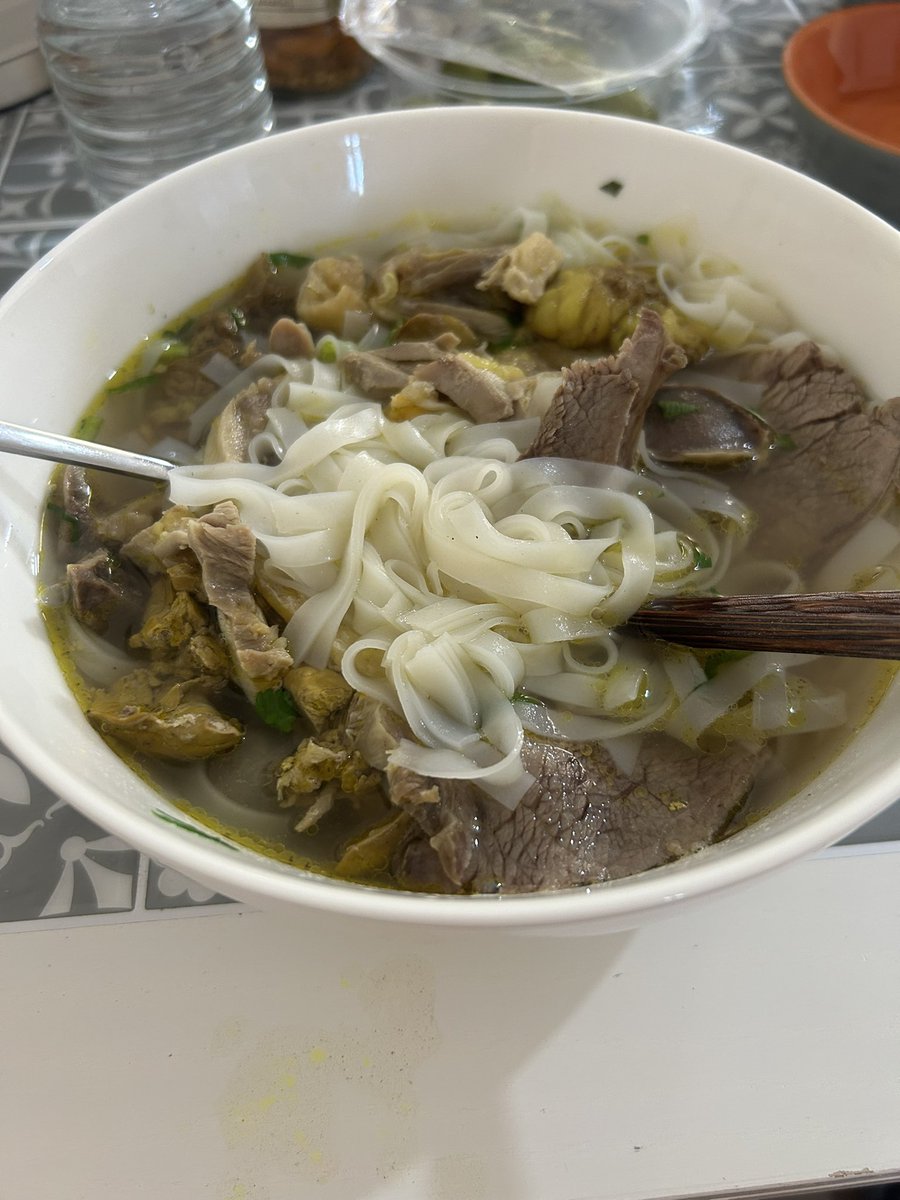 đá trứng cút sục bình xăng con #TENOÍ tweet media