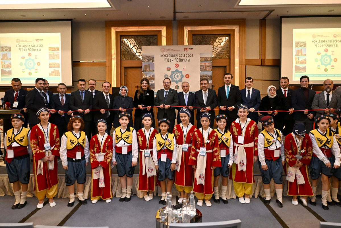 Bayrağımızın gölgesinde yükselen büyük yürüyüşte; öğretmenlerimizin irfanı, milletimizin istikbalini inşa eden en güçlü kaynaktır.

#EğitimleTekYürek

<a href="/tcmeb/">Millî Eğitim Bakanlığı</a> <a href="/Yusuf__Tekin/">Yusuf Tekin</a> 
<a href="/istanbulilmem/">İstanbul İl Millî Eğitim Müdürlüğü</a> <a href="/MucahitYentur/">Murat Mücahit Yentür</a>