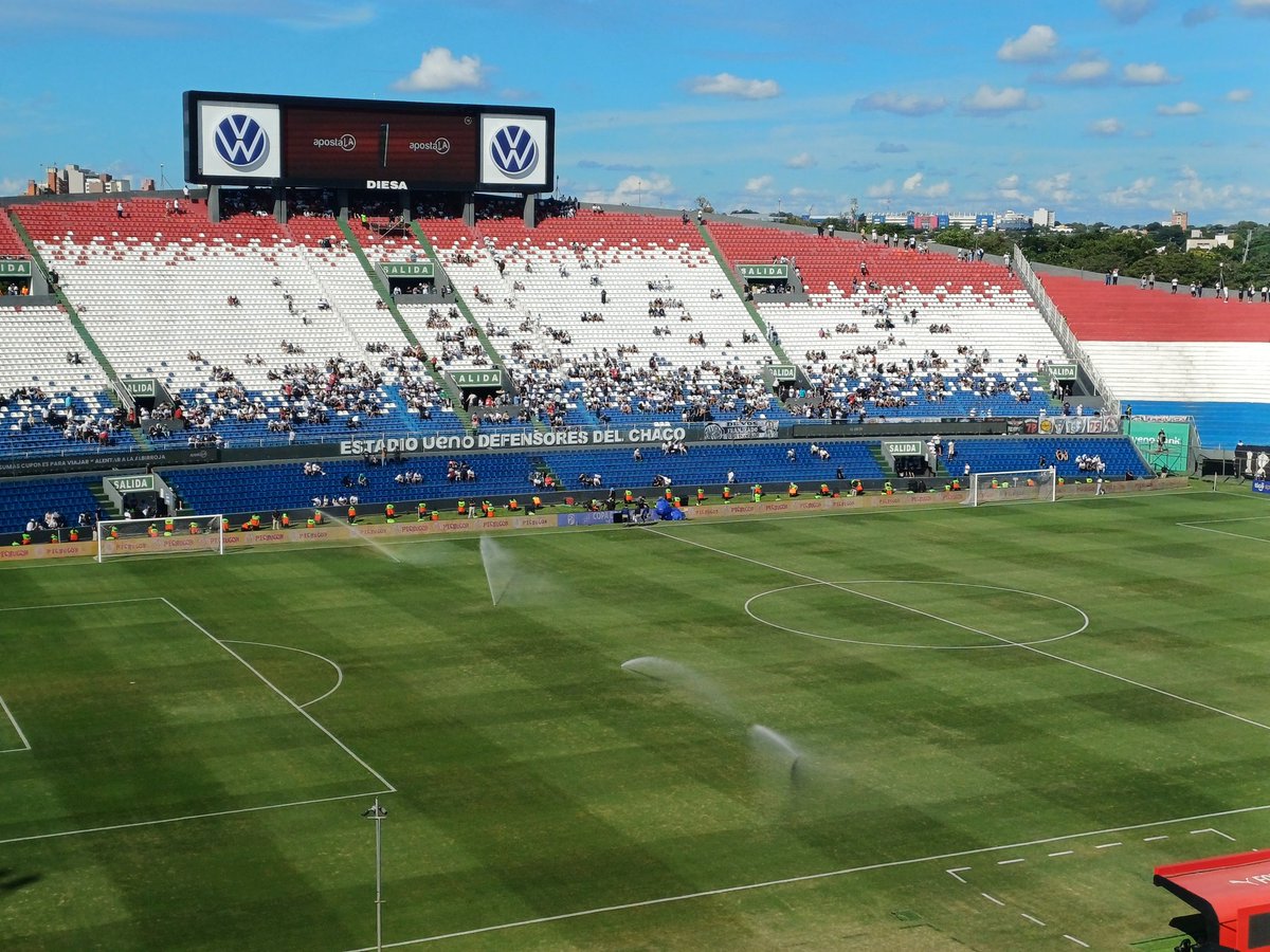 's tweet image. Ingresan los Hinchas de Olimpia #Clásico 
@latribu1120am