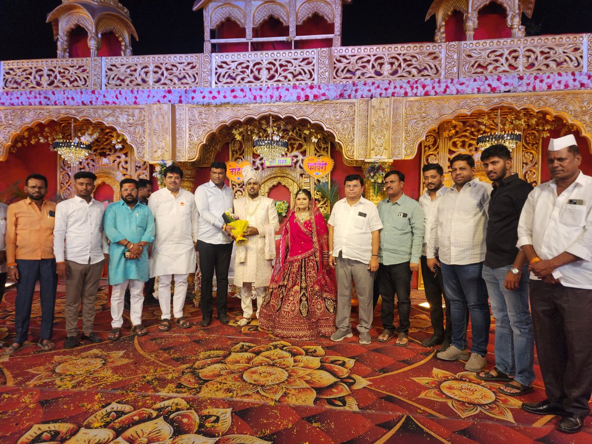 Vilas_Bhumare's tweet image. जानकी लॉन्स पोखरी ता. छत्रपती संभाजीनगर येथे आज उकर्डे परिवार यांच्या निमंत्रणास मान देऊन शुभविवाह सोहळ्याप्रसंगी उपस्थित राहिलो. नव दाम्पत्यांचे अभिनंदन करत शुभेच्छा दिल्या. तसेच पुढील आयुष्यात आनंद आणि समाधान लाभो, हीच सदिच्छा.

#VilasBhumare #congratulations