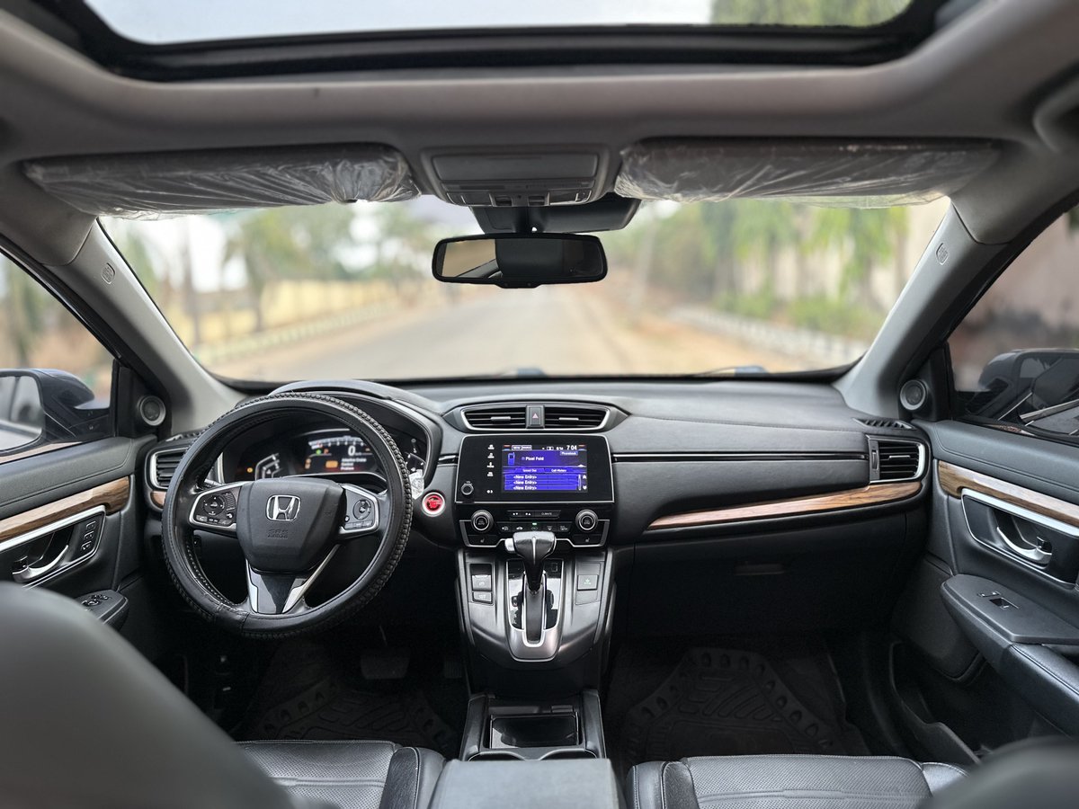 Belgium Standard 2017 Honda CR-V
Price 19M
Kaduna 🇳🇬