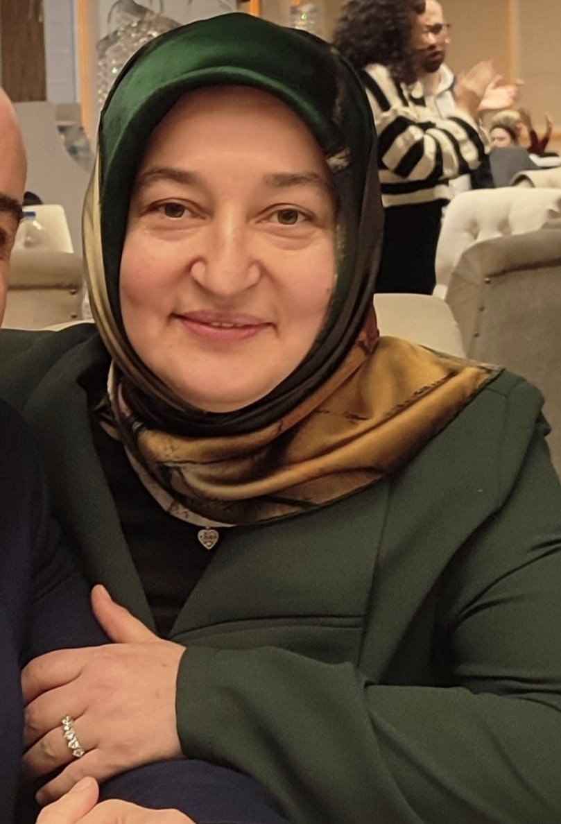 Hapsedilenlr's tweet photo. KANSER HASTASI CEZAEVİNDE ❗️

Nermin Varol kanser hastası, iki çocuk annesi bir kadın. Yaşadığı ağır gözaltı süreci, kötü muamele ve ardından gelen yargılama süreci sonrasında ciddi sağlık sorunlarıyla karşı karşıya kaldı.
@gergerliogluof https://t.co/kH23Mqd04x