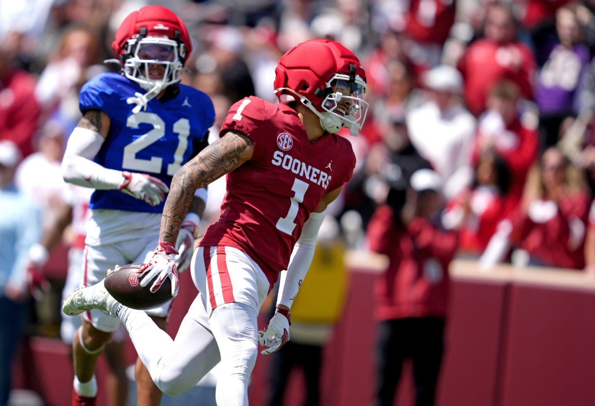 BPrzybylo's tweet image. Is Isaiah Sategna the same now that he's No. 1? Indeed.

A 50-yd reception (not a 76-yd TD since he was no-contact) was all the reminder #OU fans needed.

Your Five Plays from the spring game.

(video by @Eddie_Rado) 

on3.com/teams/oklahoma…