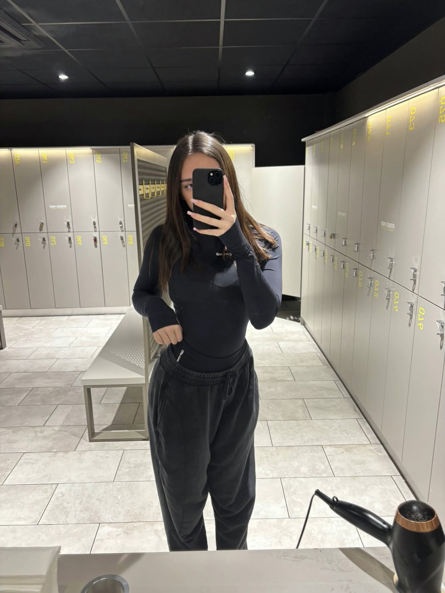 Victoria 🖤 tweet media