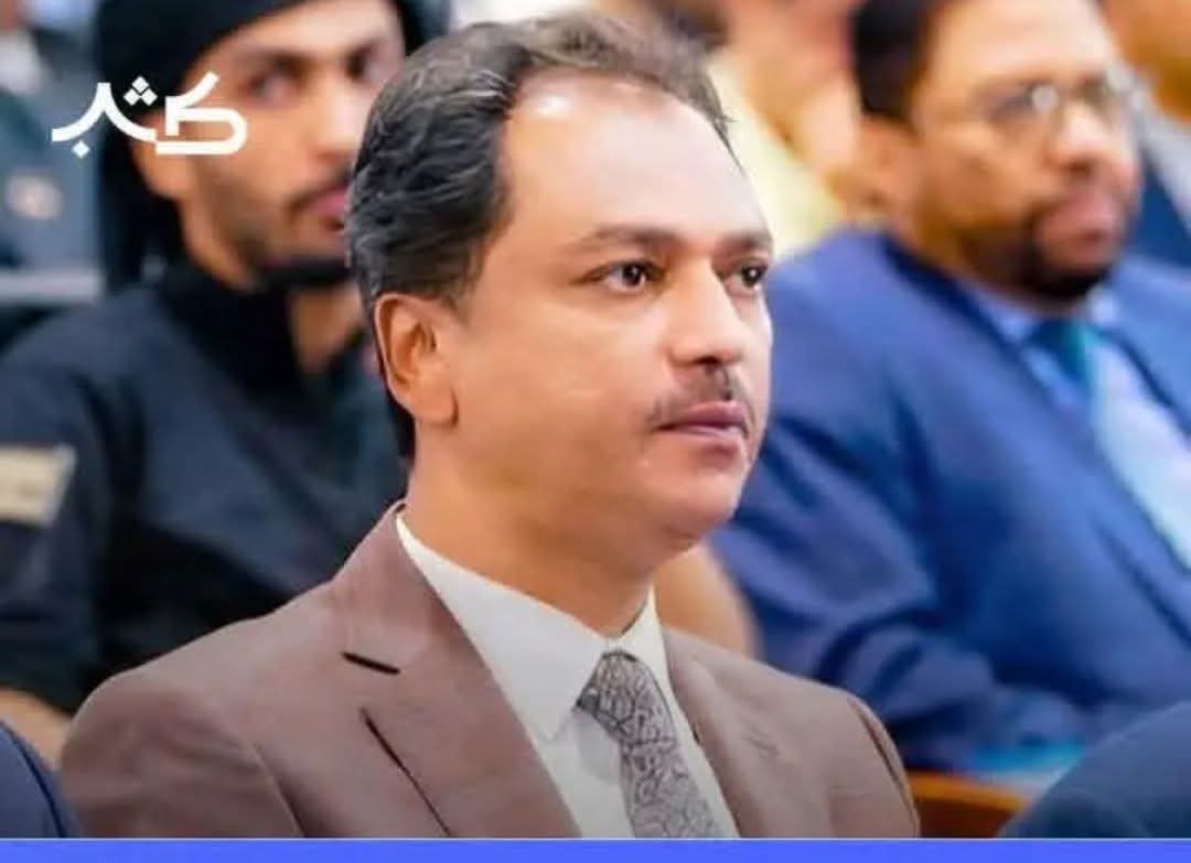 قد كنت معزز مكرم انت وابوك في مجلسكم الثوري ولكنك اسقطت نفسك وهنتها. ومن باع نفسة وهان يصبر على ذا الهيانة.