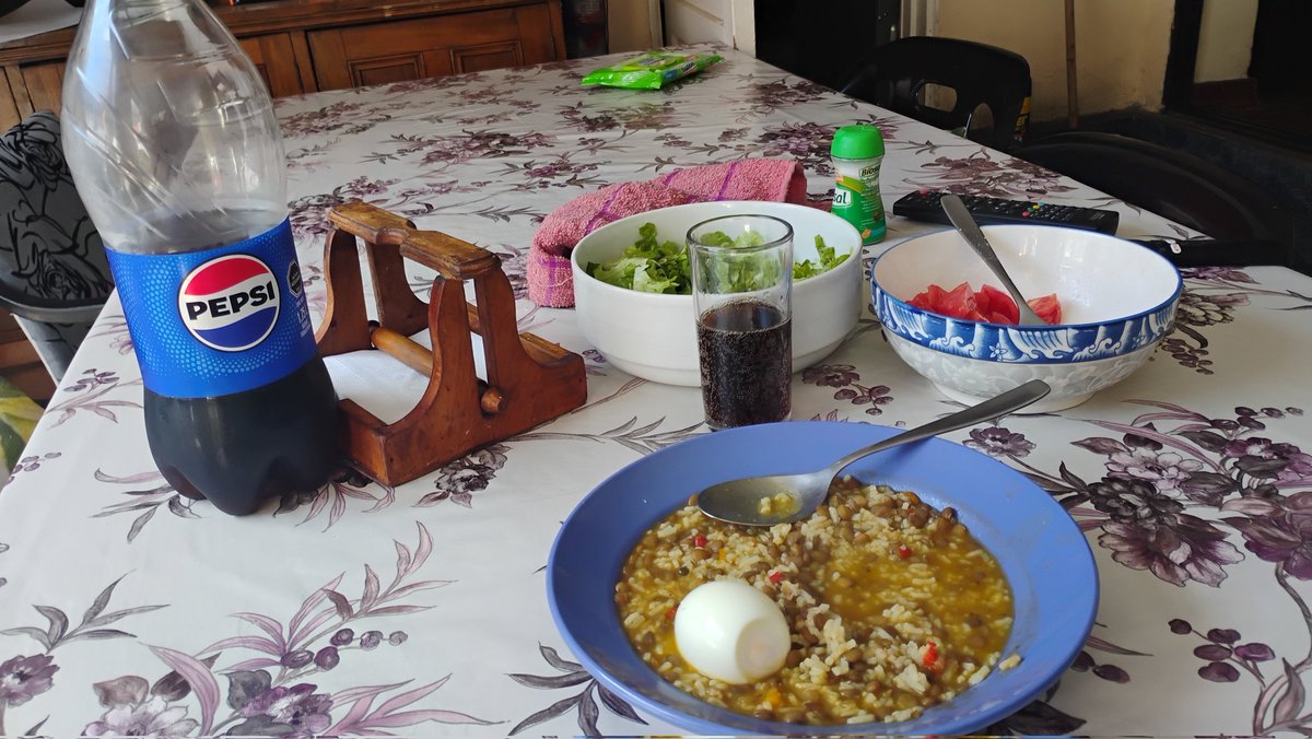Gokingvik's tweet photo. Almuerzo https://t.co/gwQXCnmeGB