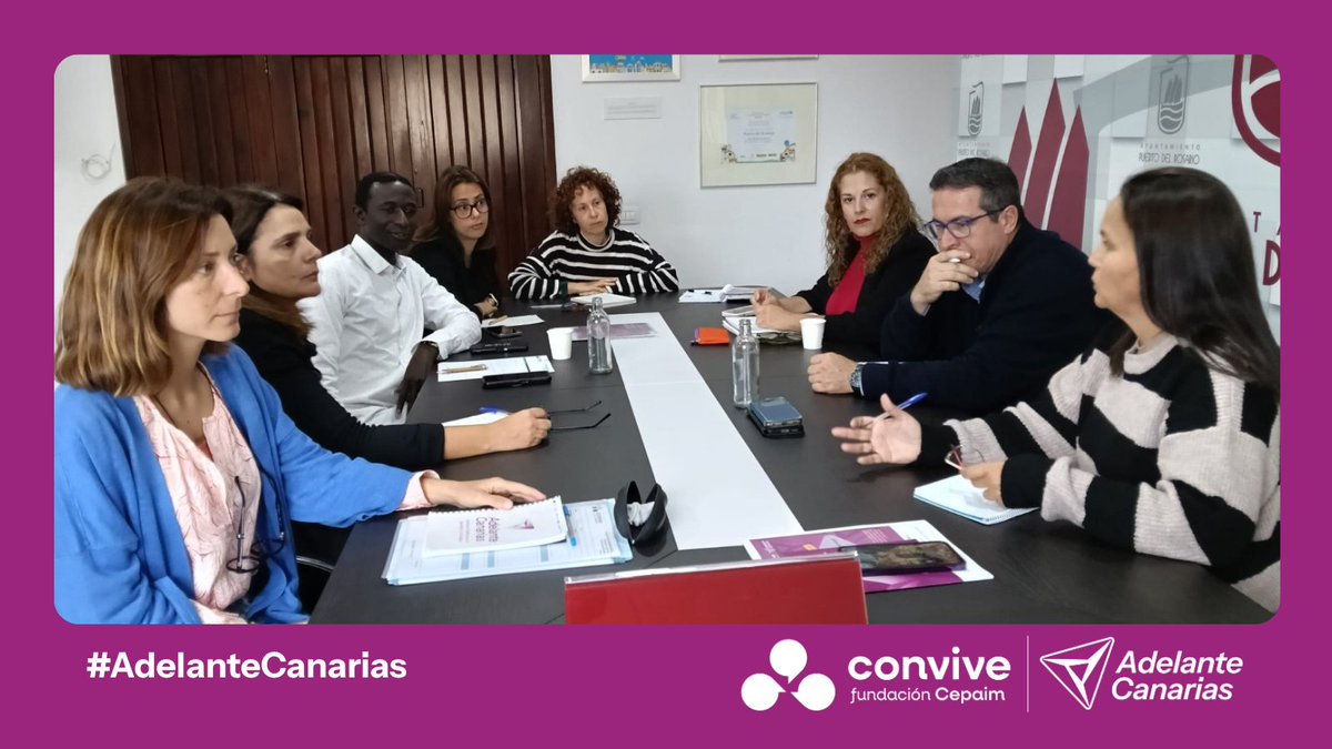 CMConvive's tweet photo. 🤝 Seguimos fortaleciendo alianzas. Nuevo encuentro entre el equipo #AdelanteCanarias y David de Vera, alcalde de @PuertoRosario para coordinar acciones de intervención social y empleabilidad en #Fuerteventura

Unidos por una sociedad más inclusiva

#fseplus @MSocialGob @PresiCan https://t.co/MwFh5VnDwv