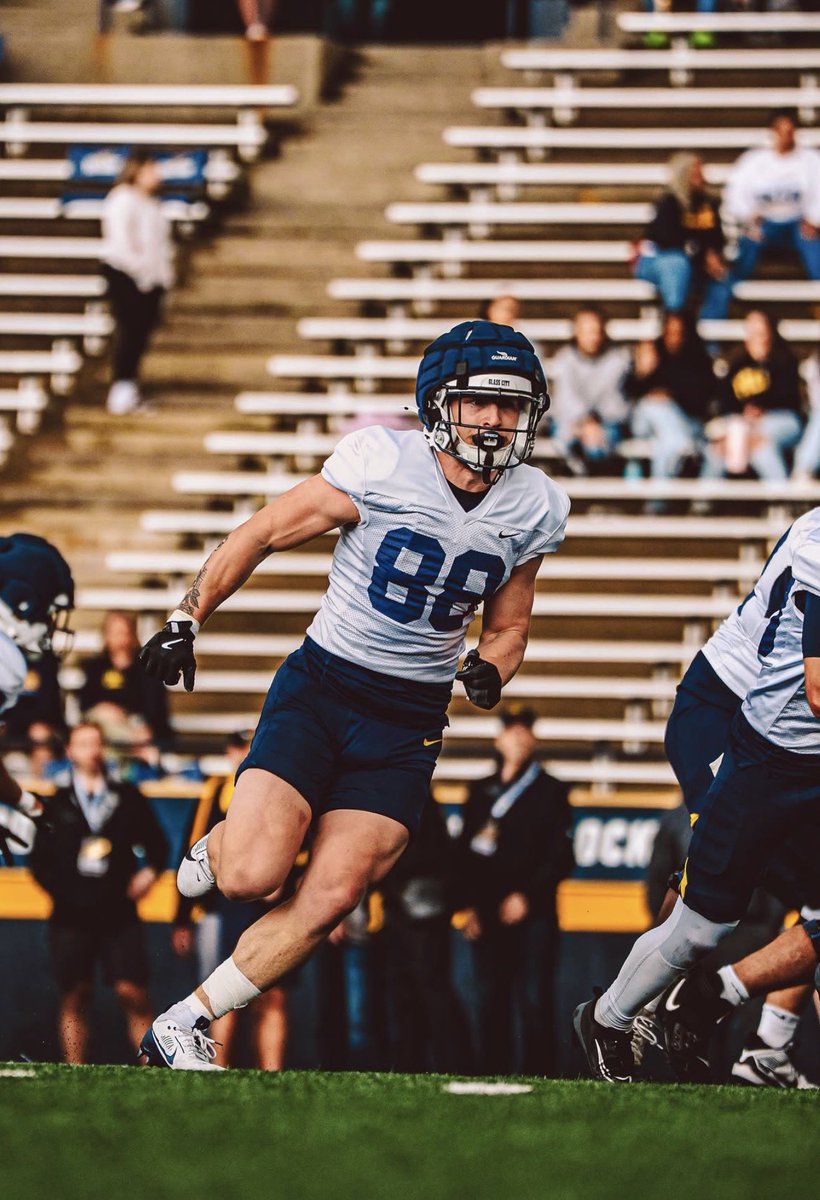 JacobNewell17's tweet photo. Spring game! https://t.co/z1MVak5UeU
