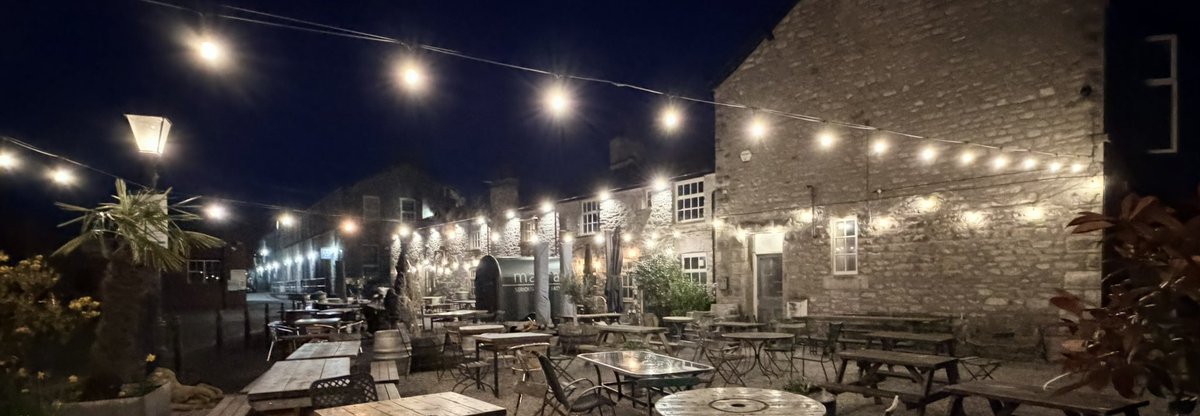 juliadarwen's tweet image. #Sparkling lights yesterday evening at Kendal’s Factory Tap as we walked home from a concert #pano