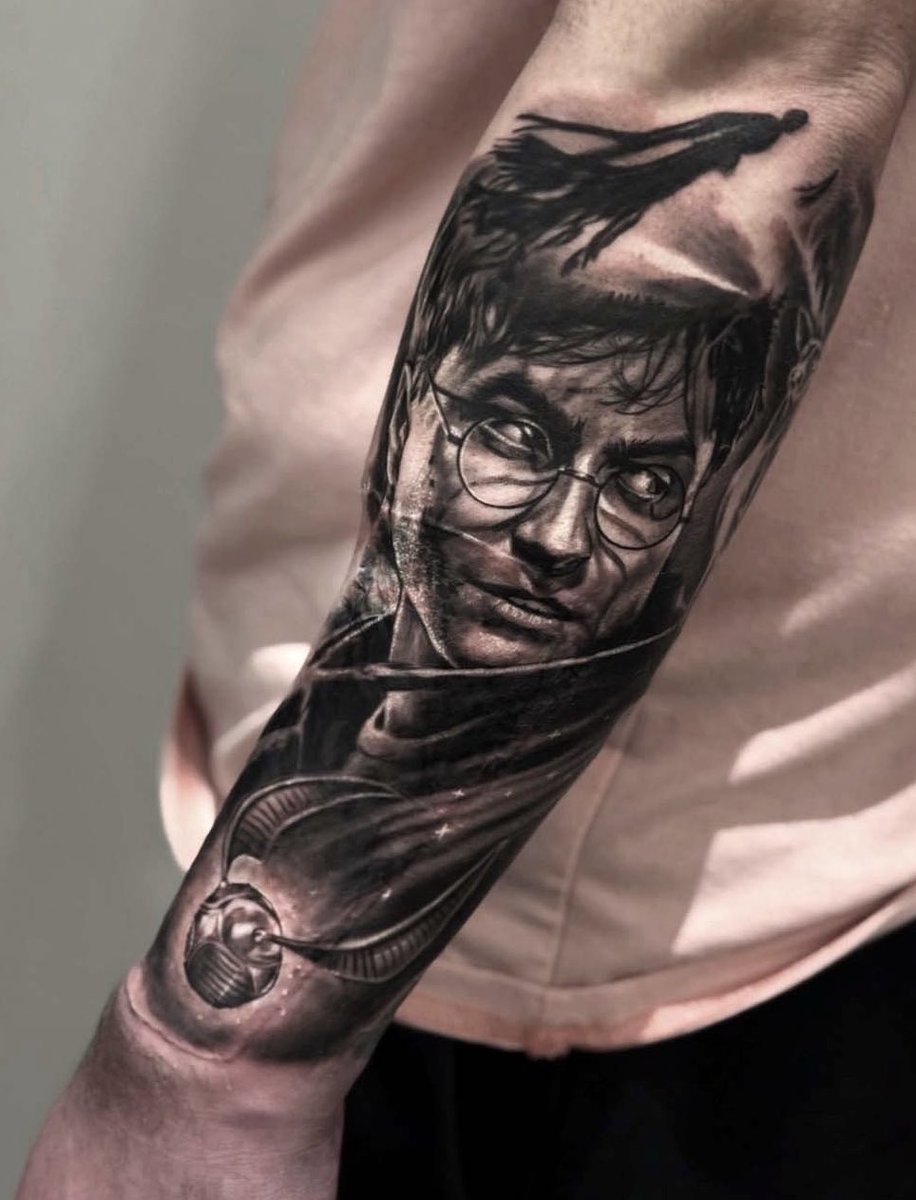 SilentKW's tweet image. Yer a wizard, Harry ⚡️ 

Covered up this skin graft with a Harry Potter tattoo