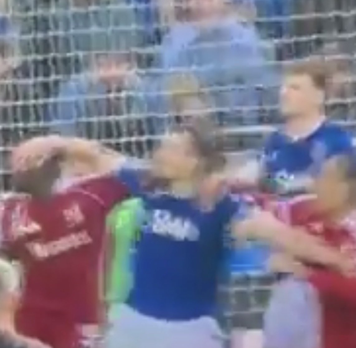 DWil1878's tweet photo. @MarkN1878 Konate on his right shoulder, Van Donk on his left, how’s he supposed to jump! It’s a foul if anything. https://t.co/5vQD2YTvvg