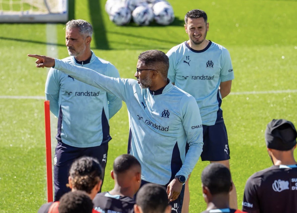 champ1om's tweet photo. 🚨Les joueurs d’Habib Beye seront en mise au vert à La Commanderie de jeudi à dimanche, jusqu’à la réception de Nice. De plus, les séances de mardi et mercredi seront doublées. 

(@lequipe) #TeamOM 🔵⚪️ https://t.co/pn4hzP8xe1