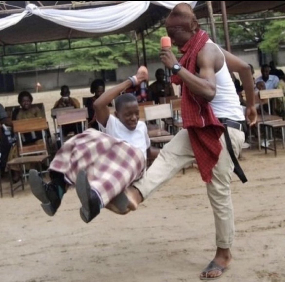 callmesheyiayo tweet media