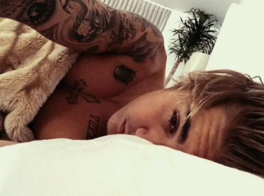 JDBieberDumps's tweet photo. Justin Bieber via Shots (April 20, 2015) https://t.co/OzI06hCNkc