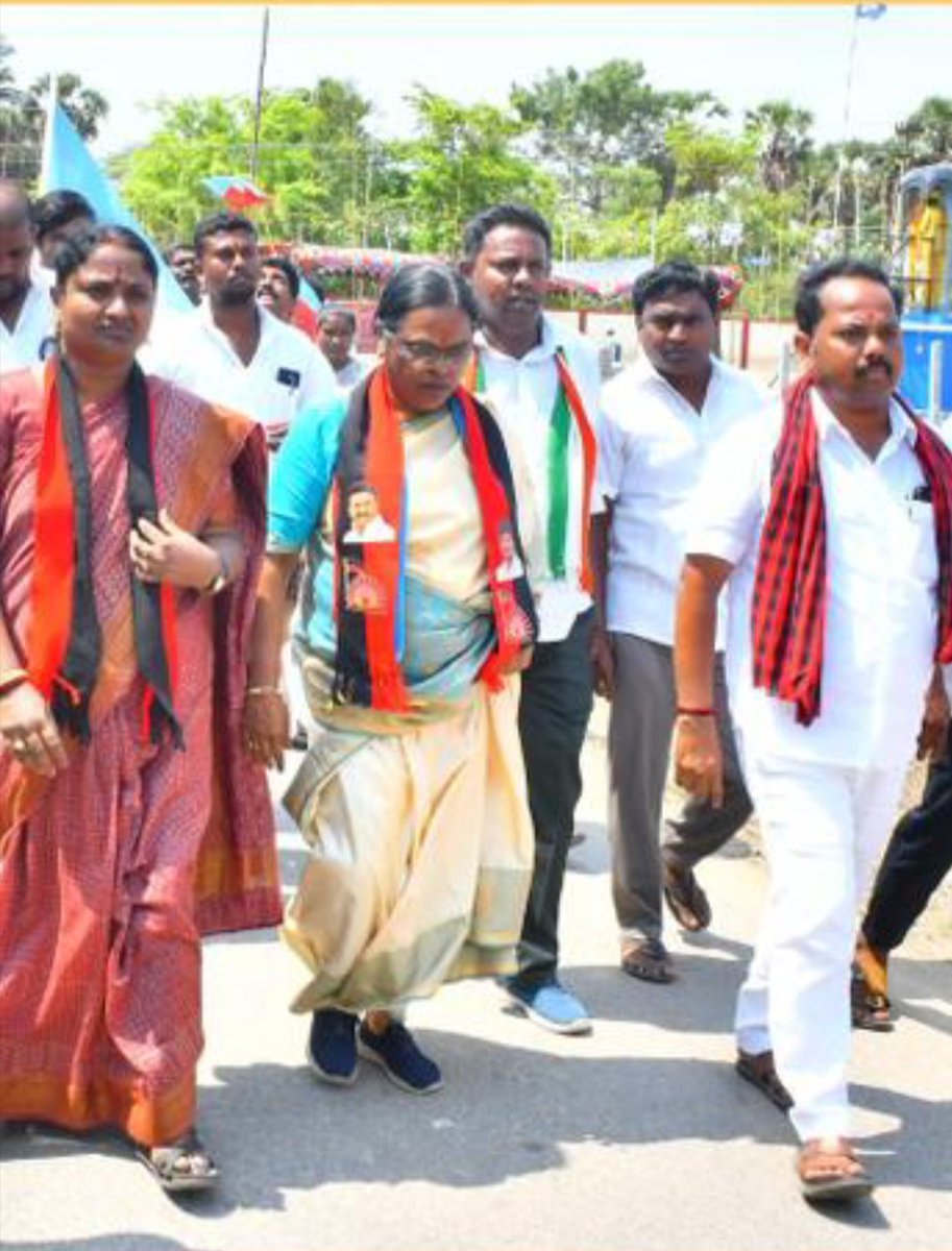 sathishjeevaa's tweet photo. *நெமிலி கிழக்கு ஒன்றியத்திற்கு உட்பட்ட பகுதிகளில், அரக்கோணம் சட்டமன்ற தொகுதியின் வெற்றி வேட்பாளர், வழக்கறிஞர் எழில்.கரோலின் அவர்கள் “பானை”சின்னத்திற்கு வாக்கு சேகரித்து பிரச்சாரம் மேற்கொண்டார்!!…..*@GingeeMasthan @mkstalin @Udhaystalin @CollrRanipet https://t.co/HQ8vOiSzqb