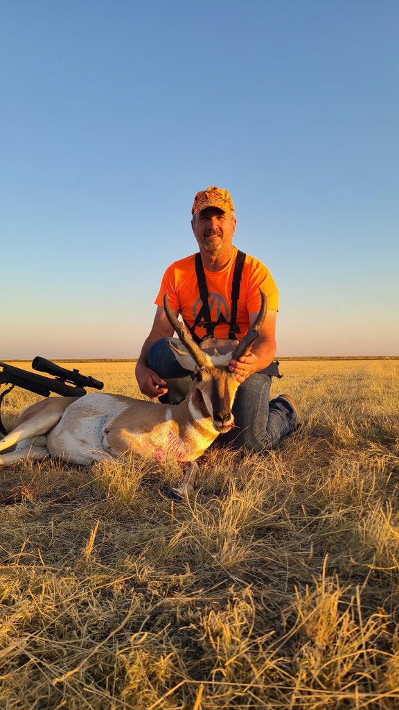 burnside4141s's tweet image. Thursday evening, opening day of OK panhandle antelope controlled hunt - took 28 years to draw tag, had to find landowners for permission. Bedded in hay pasture, crawled 175 yards for 228 yard shot. #antelope #hunting #huntingseason #fillthefreezer @pensfannc5 @Treestand_tweet