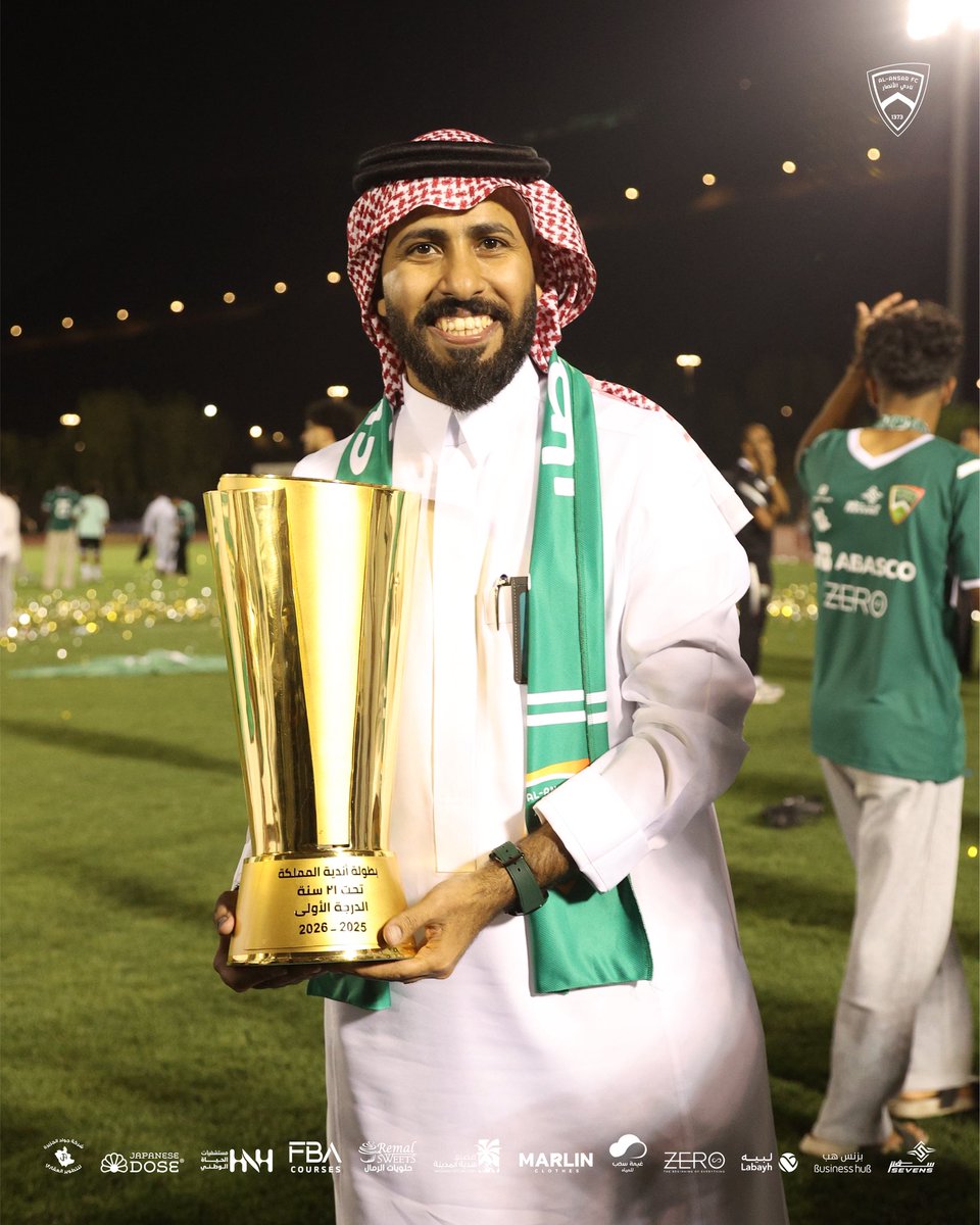 alansarksa's tweet photo. 📸| لقطات التتويج 🏆💚💚

#نادي_الأنصار https://t.co/oeB4vcxzEu