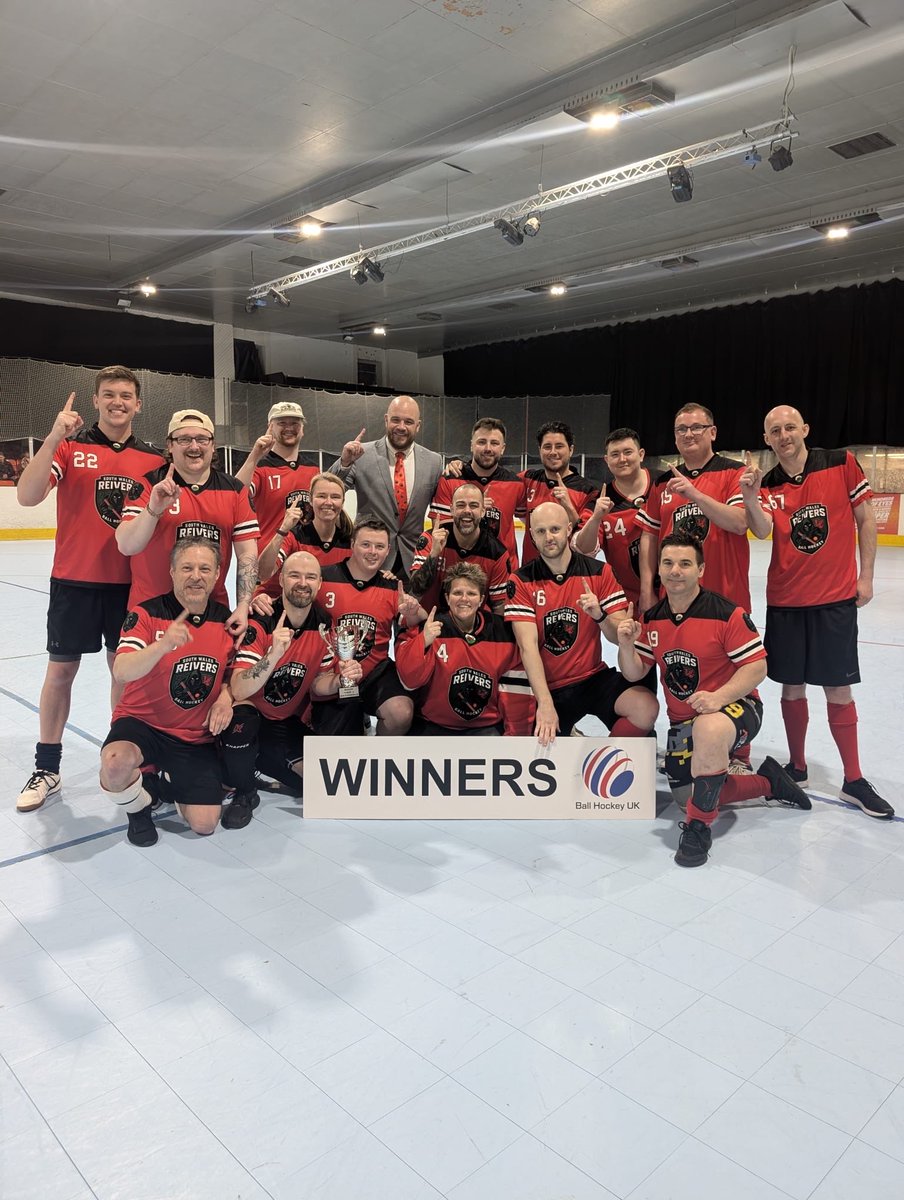 RossDaws's tweet photo. South Wales owns hockey https://t.co/VCh4jsRxbG
