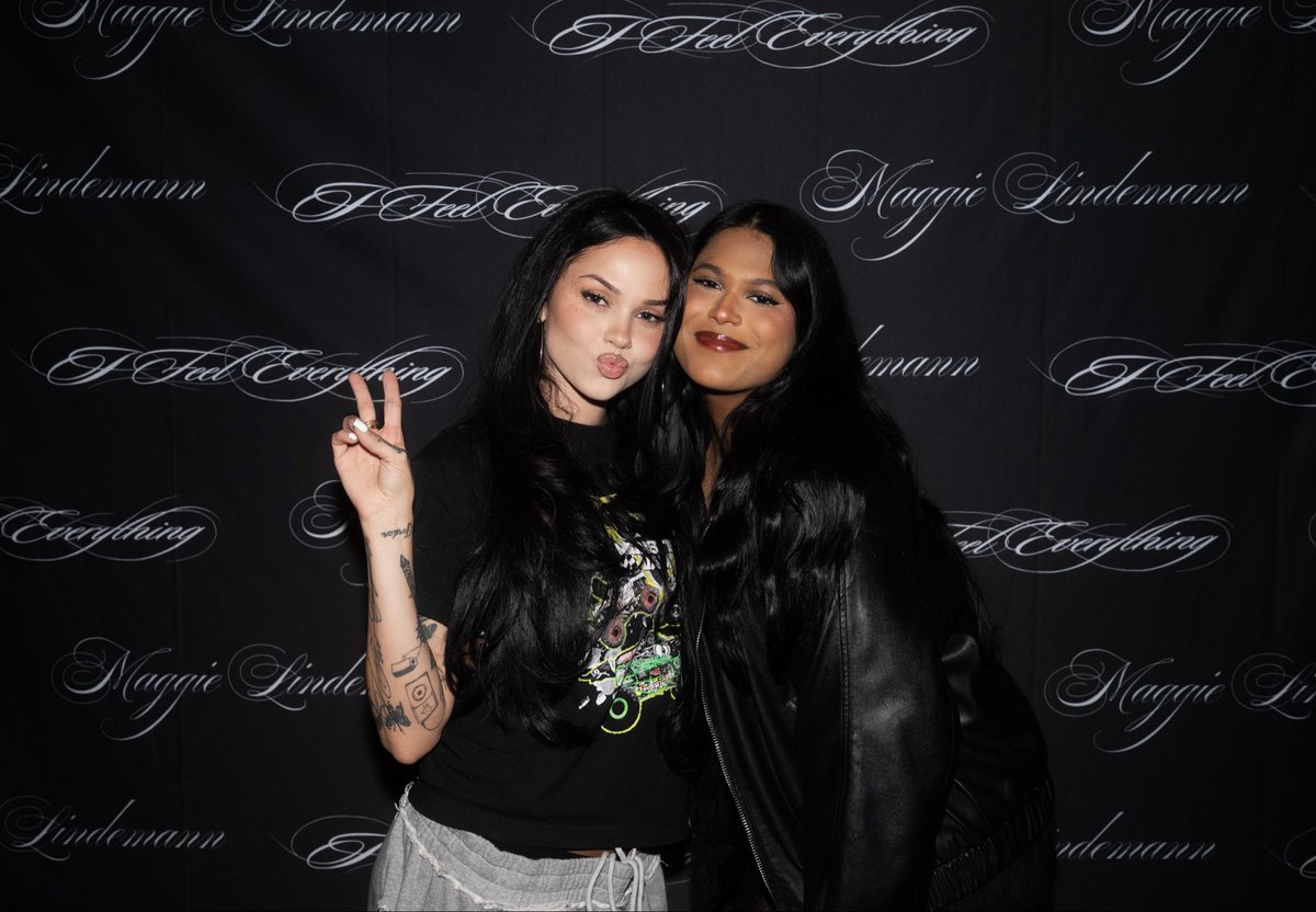 sophie 𑣿 EEF DAY🫂🩷 tweet media