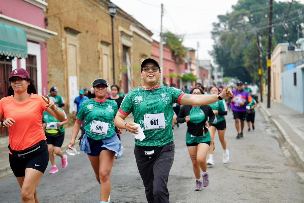 🏅🏃🏽¡Ray Chagoya y miles de personas corrieron por #OaxacadeJuárez!🏃🏾‍♀️‍➡️

El presidente municipal, <a href="/raychagoya/">Ray Chagoya</a>, junto a más de tres mil participantes, formó parte de la carrera conmemorativa por el 494 #aniversario de la ciudad de #Oaxaca de Juárez.

El recorrido se llevó a cabo