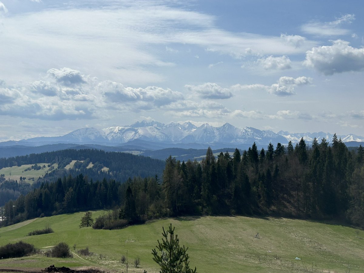 bartekstyrna's tweet photo. Klasyka na koniec weekendu. Przyjemne 20 stopni. Trzeba korzystać, bo za tydzień chyba już tak ciepło nie będzie 🤣 #pieniny https://t.co/PYvYWbTPpl