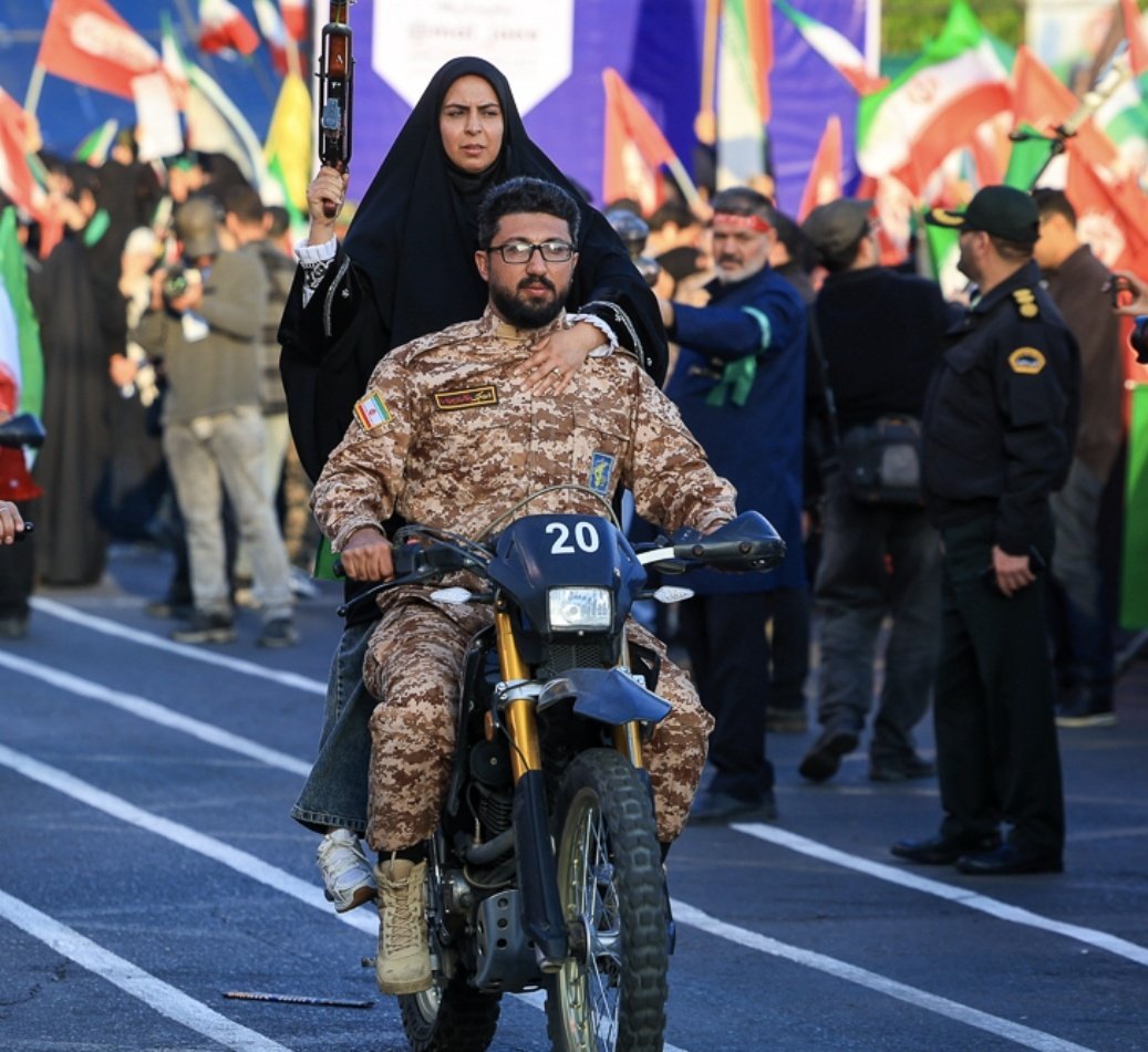 موژی tweet media